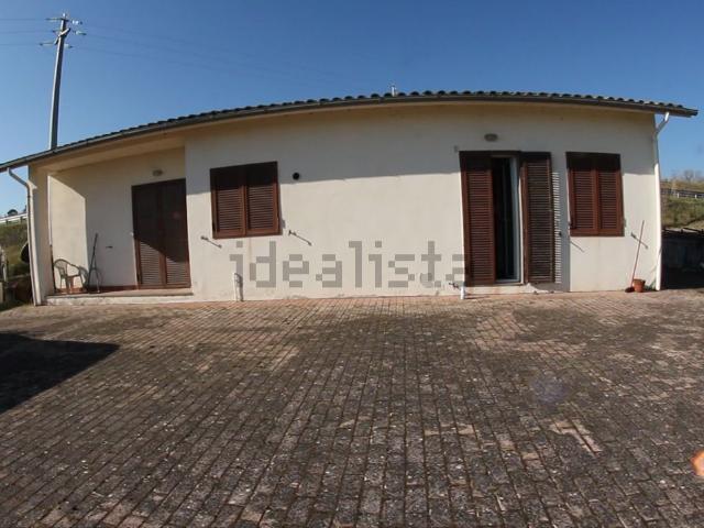 Rustici e casali in vendita di 75 m² in Via Quadrelle I