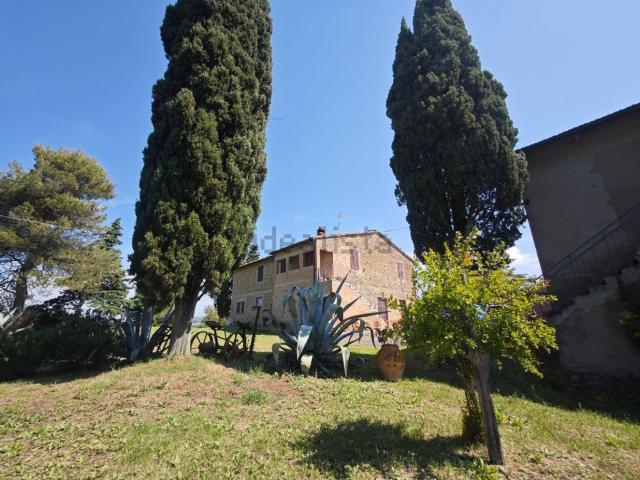 Rustici e casali in vendita di 764 m² in Località ponsano