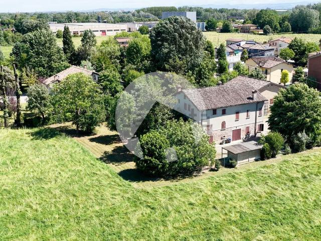 Rustici e casali in vendita di 760 m² in Via Magnagallo Ovest, 1