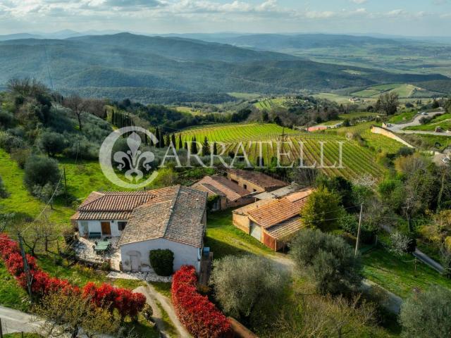 Rustici e casali in vendita di 760 m² in Via Bellaria, 7