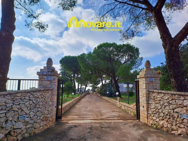 Rustici e casali in vendita di 760 m² in Via Vecchia Gioia