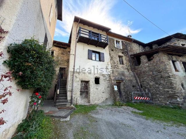 Rustici e casali in vendita di 76 m² in Via Riva, 31