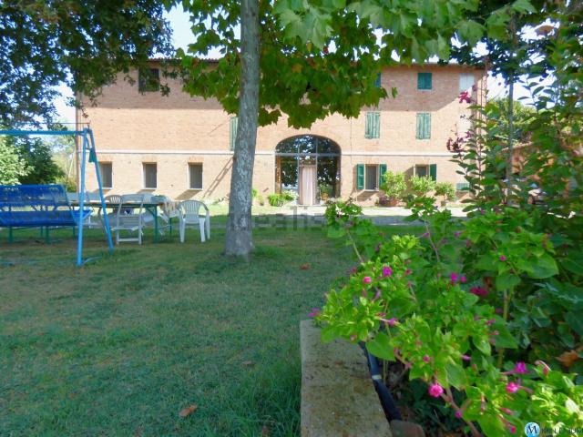 Rustici e casali in vendita di 778 m²