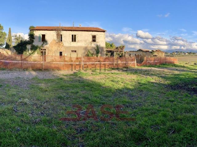 Rustici e casali in vendita di 779 m² in Via della Macchia