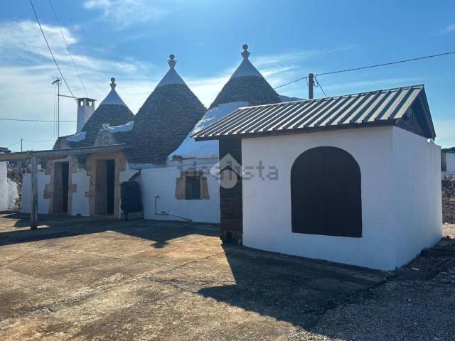 Rustici e casali in vendita di 77 m² in Via Ostuni, 279