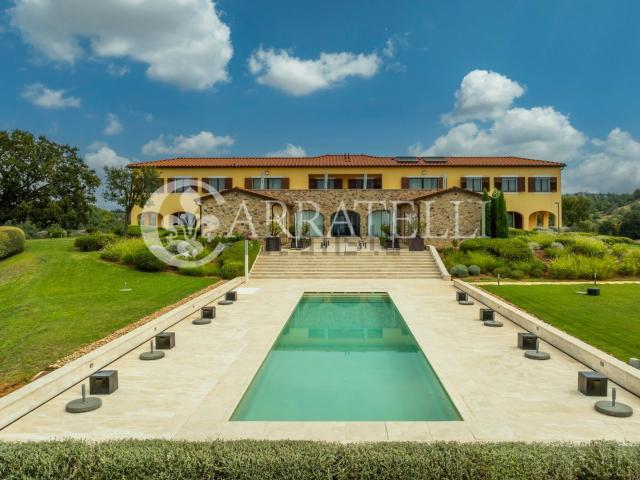 Rustici e casali in vendita di 784 m² in Strada Regionale 74 Maremmana