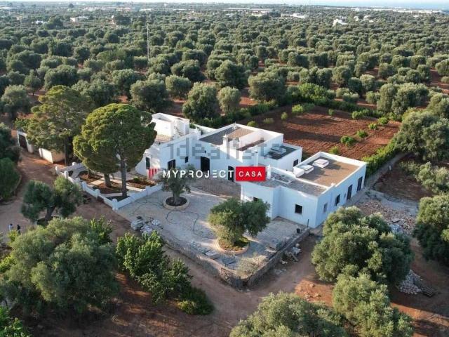 Rustici e casali in vendita di 789 m² in Via Trisciuzzi