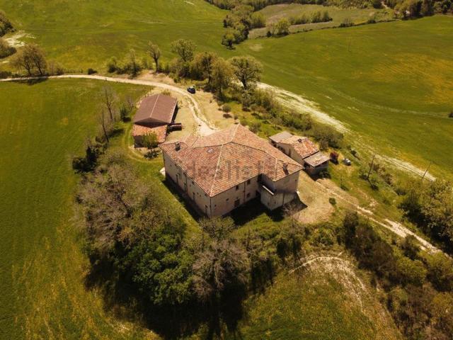 Rustici e casali in vendita di 780 m²