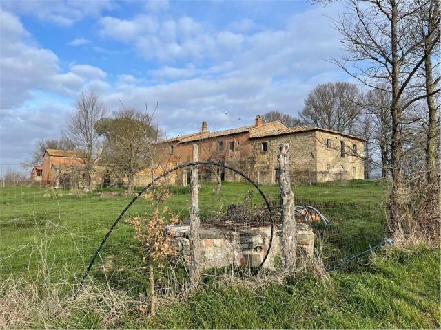 Rustici e casali in vendita di 780 m² in Strada Provinciale 32 Lauretana