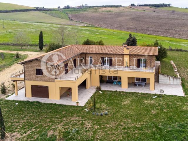 Rustici e casali in vendita di 780 m² in Piazzale Trieste