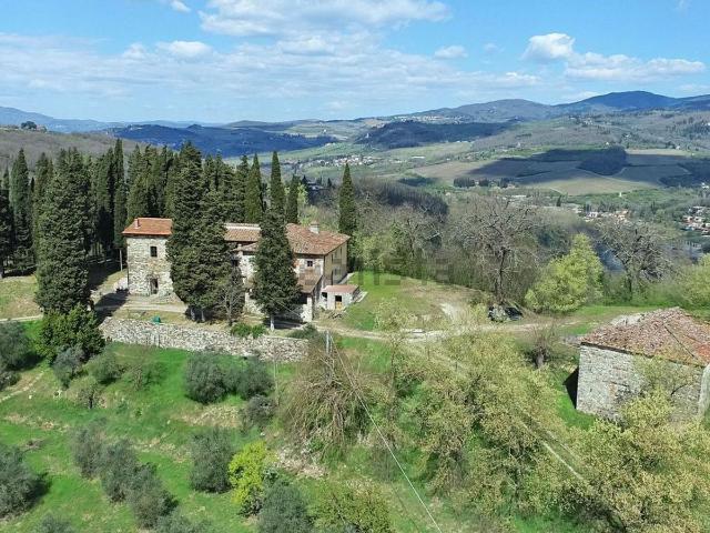 Rustici e casali in vendita di 780 m² in Via di Pontassieve