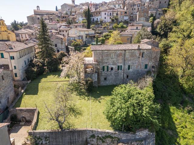 Rustici e casali in vendita di 780 m² in Via Sant&apos Andrea, 33