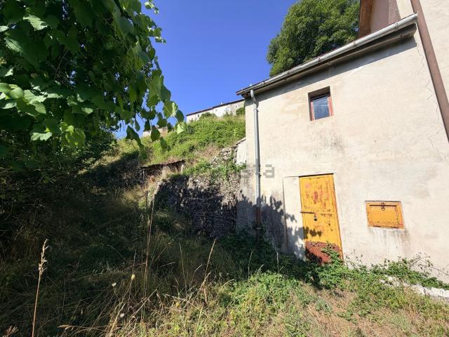 Rustici e casali in vendita di 78 m² in Via degli spineti