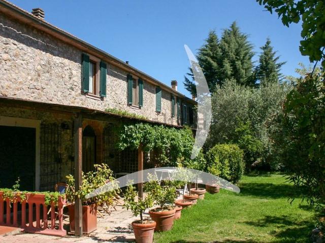Rustici e casali in vendita di 796 m²