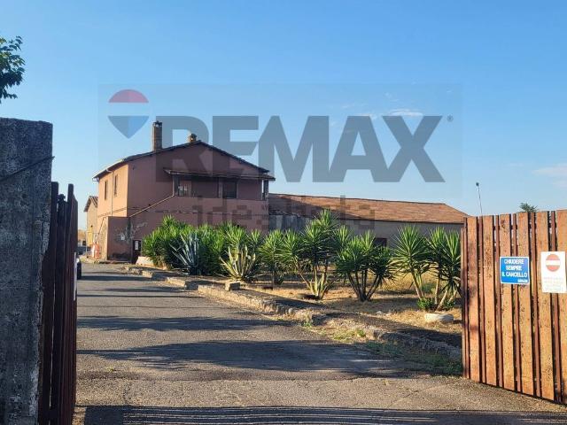 Rustici e casali in vendita di 796 m² in Via di Vallerano, 20
