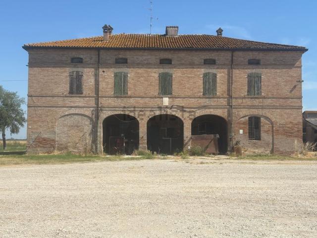 Rustici e casali in vendita di 790 m²