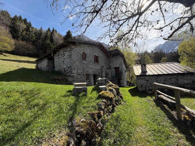 Rustici e casali in vendita di 79 m² in Strada per Val Malga