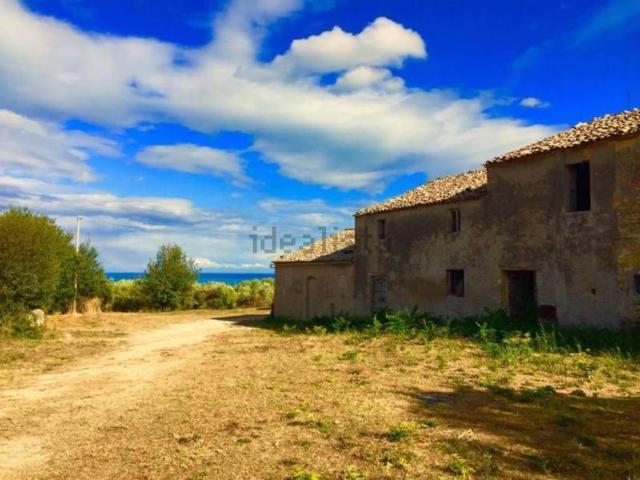 Rustici e casali in vendita di 80000 m²