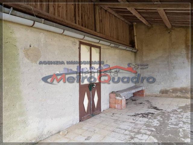 Rustici e casali in vendita di 8000 m²