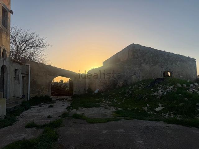 Rustici e casali in vendita di 800 m²