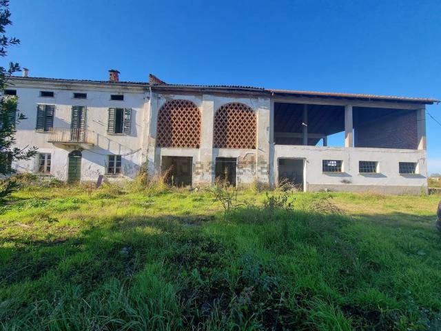Rustici e casali in vendita di 800 m²