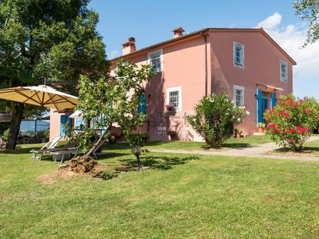 Rustici e casali in vendita di 800 m²