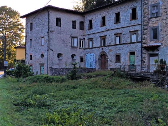 Rustici e casali in vendita di 800 m² in Località Ville, 14