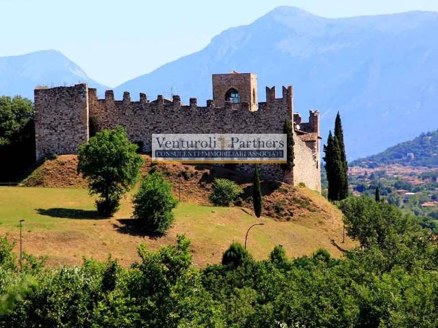 Rustici e casali in vendita di 800 m² in Via Antonio Meucci