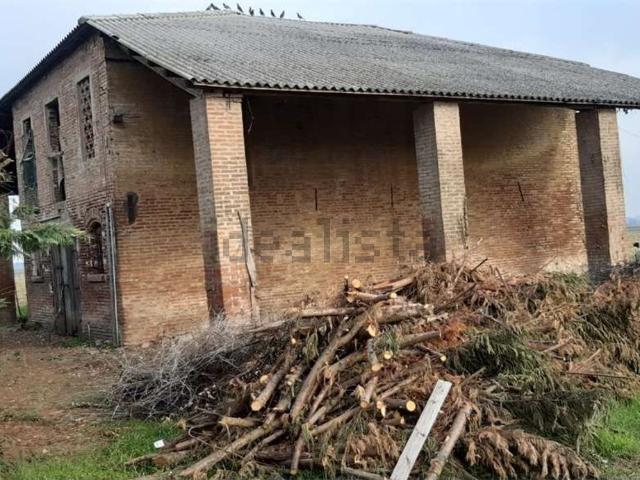 Rustici e casali in vendita di 800 m² in Via Carlo Cattaneo, 1