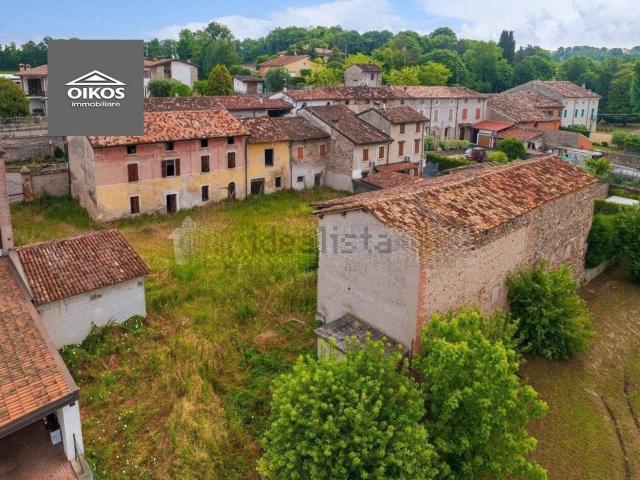 Rustici e casali in vendita di 800 m² in Via Cavriana