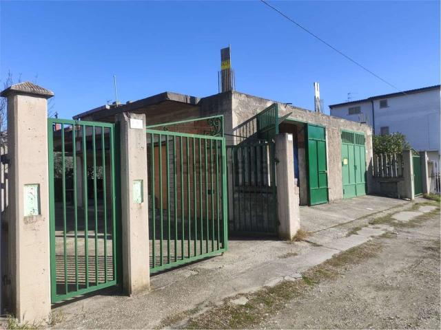 Rustici e casali in vendita di 800 m² in Via Palermo