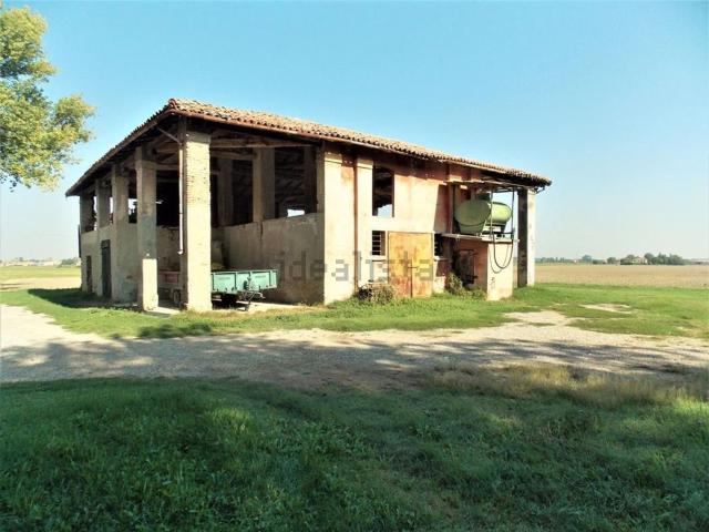 Rustici e casali in vendita di 800 m² in Via San Vitale