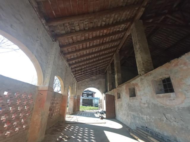 Rustici e casali in vendita di 800 m² in Via Tevere