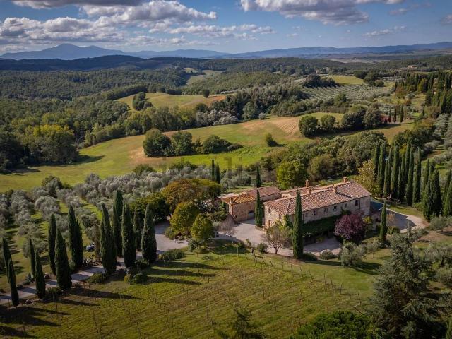 Rustici e casali in vendita di 801 m² in Via Roma, 2