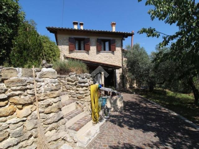 Rustici e casali in vendita di 80 m²