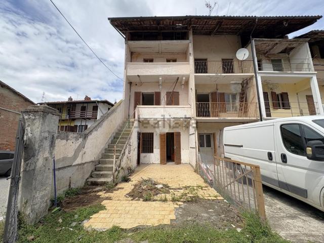 Rustici e casali in vendita di 80 m² in Via Capitano Saudino, 35