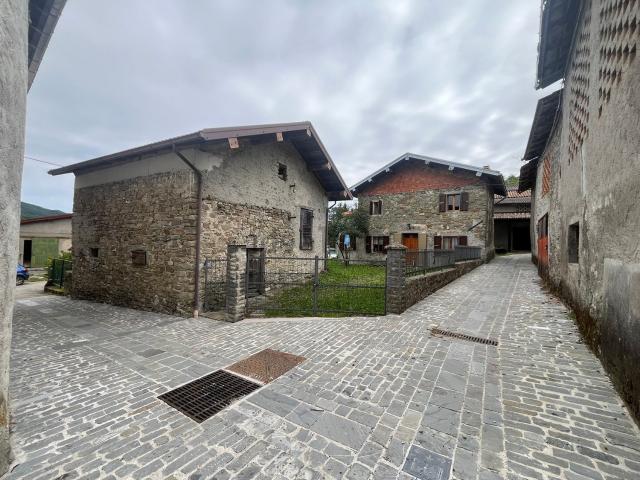Rustici e casali in vendita di 80 m² in Via Attilio Bertolucci, 19