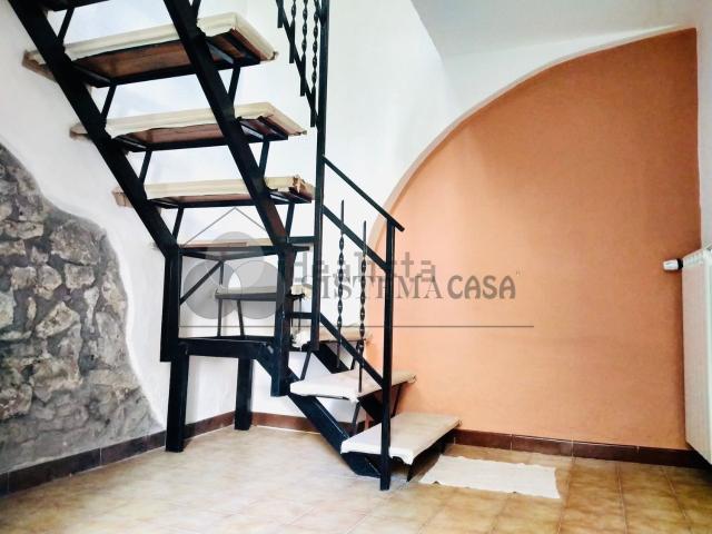 Rustici e casali in vendita di 80 m² in Via Sperone, 1