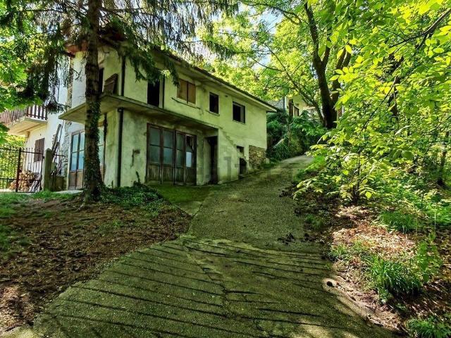Rustici e casali in vendita di 80 m² in Via Vottero
