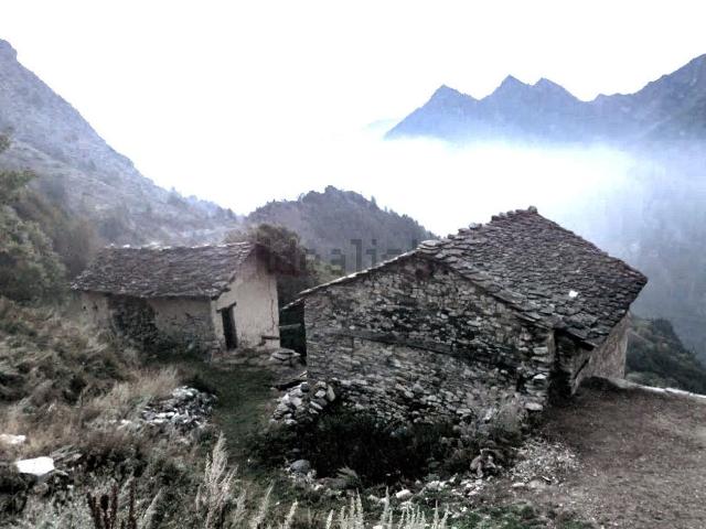 Rustici e casali in vendita di 80 m² in Frazione Ussolo località Chiottoligiera