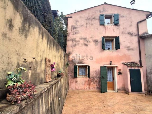 Rustici e casali in vendita di 80 m² in Piazza Generale Antonio Cantore