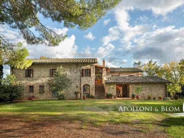 Rustici e casali in vendita di 812 m² in Strada San Giusto Montepescini