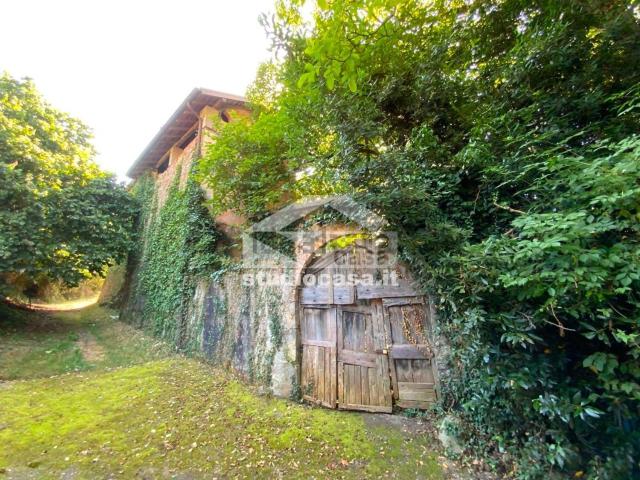 Rustici e casali in vendita di 820 m²