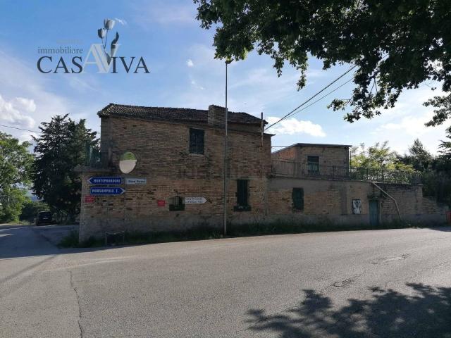Rustici e casali in vendita di 820 m² in Strada Provinciale 46, 1