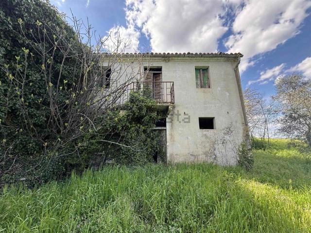 Rustici e casali in vendita di 822 m² in Strada Senza Nome, 108