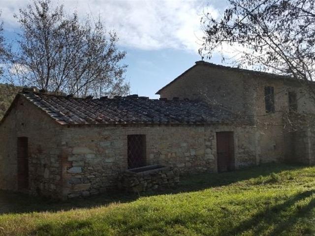 Rustici e casali in vendita di 830 m²