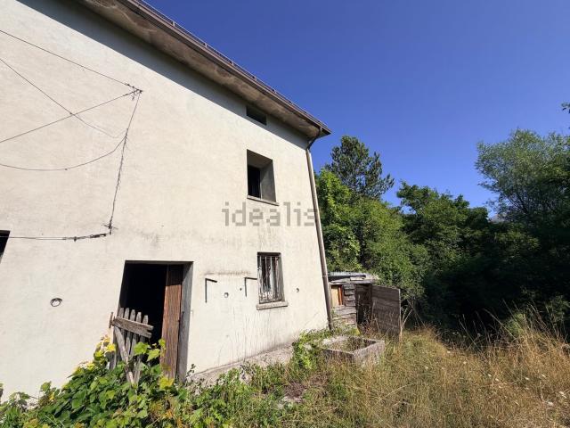 Rustici e casali in vendita di 83 m² in Via degli spineti