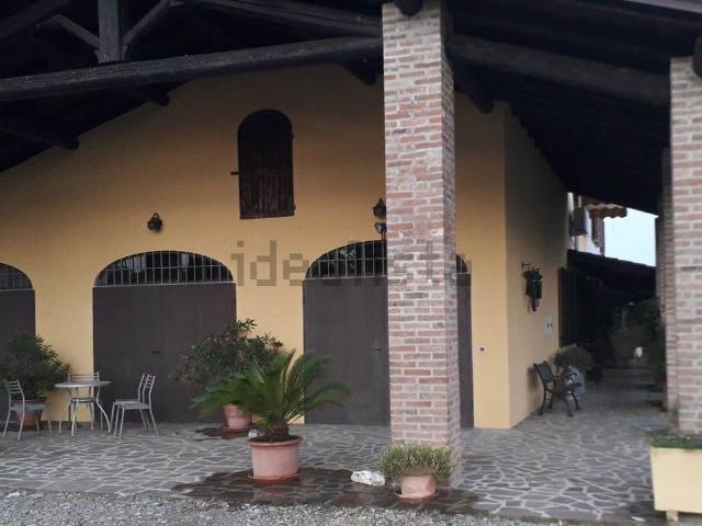 Rustici e casali in vendita di 840 m²
