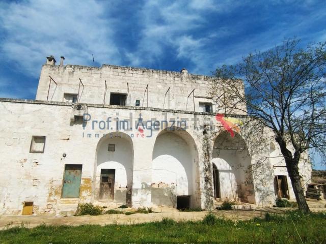 Rustici e casali in vendita di 850 m²