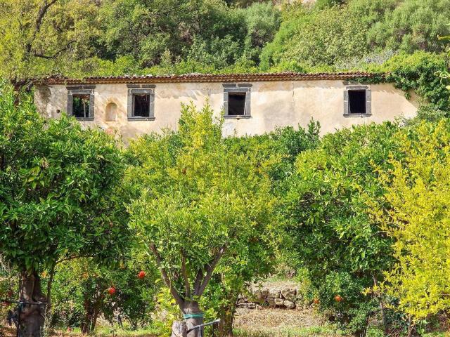 Rustici e casali in vendita di 850 m² in Strada Provinciale 81